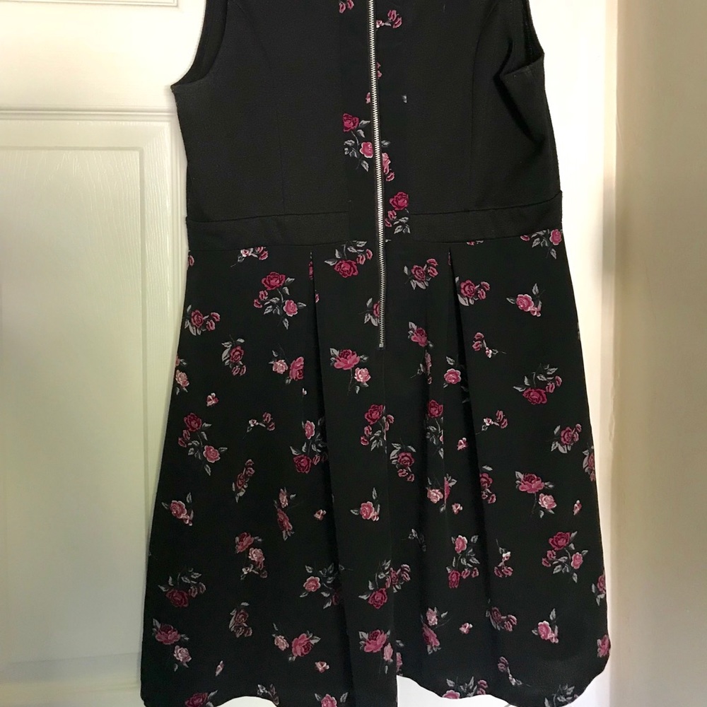 BLACK FLORAL DRESS - Picture 3 of 3